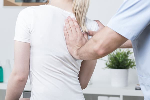 chiropractor cracking a back