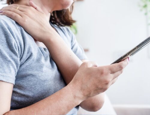 Do mobile phones cause neck pain  Feature Cover 500x383 - What causes upper back pain and how can a chiropractor help?